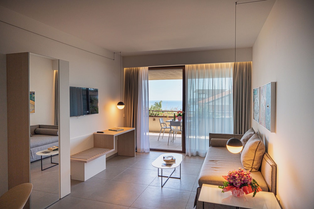 Sicilia's Residence Hotel Art & Spa — Hotel rooms in Aci Catena, Sicily
