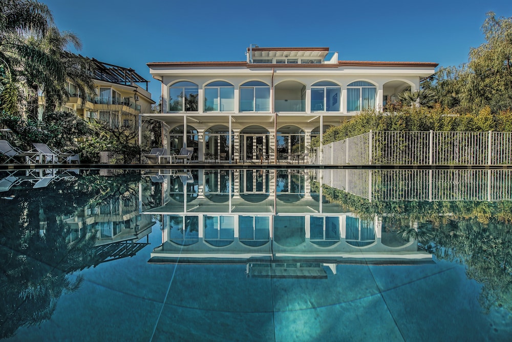 Sicilia's Residence Hotel Art & Spa — Main photo in Aci Catena, Sicily