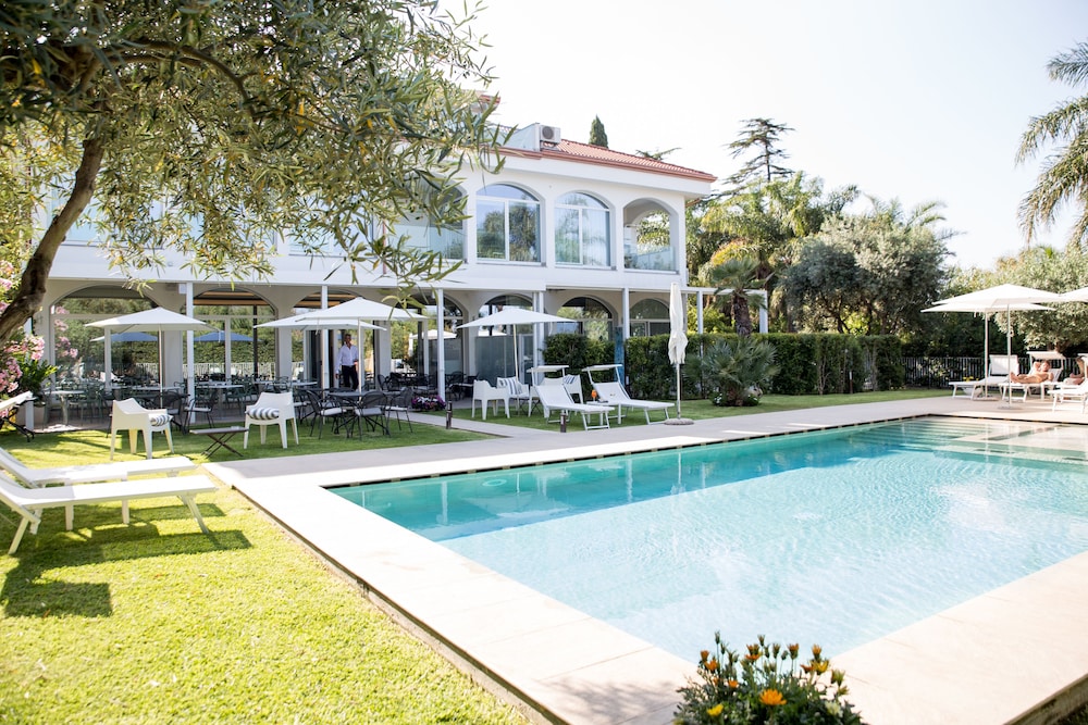Sicilia's Residence Hotel Art & Spa — Swimming pool in Aci Catena, Sicily