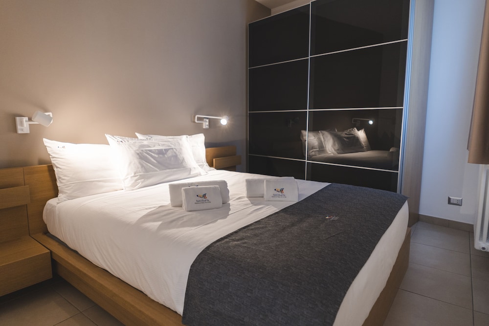 Sicilia's Residence Hotel Art & Spa — Hotel rooms in Aci Catena, Sicily