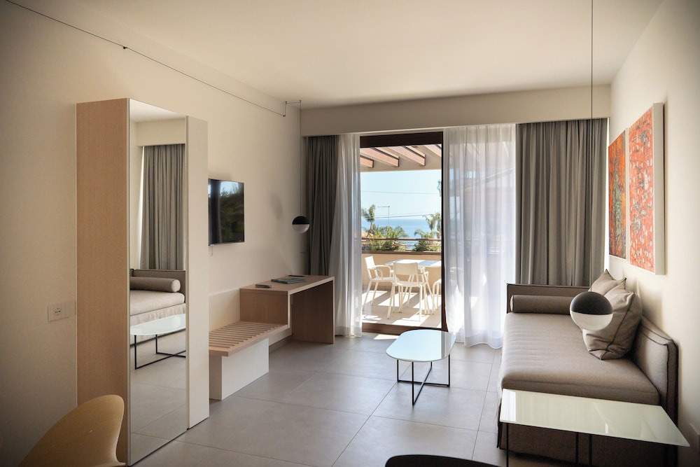 Sicilia's Residence Hotel Art & Spa — Hotel rooms in Aci Catena, Sicily