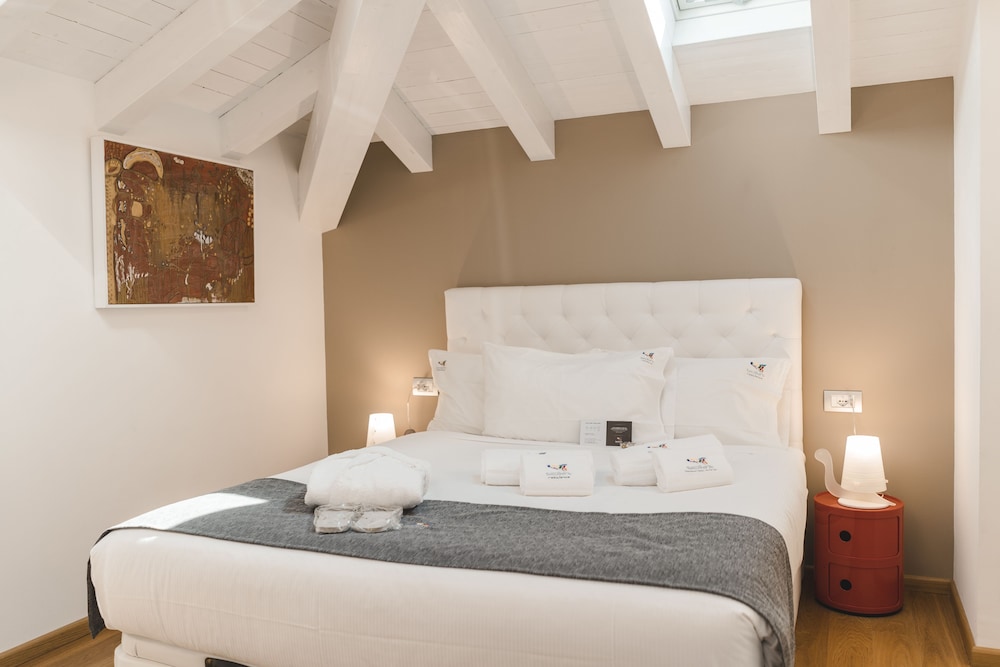 Sicilia's Residence Hotel Art & Spa — Hotel rooms in Aci Catena, Sicily