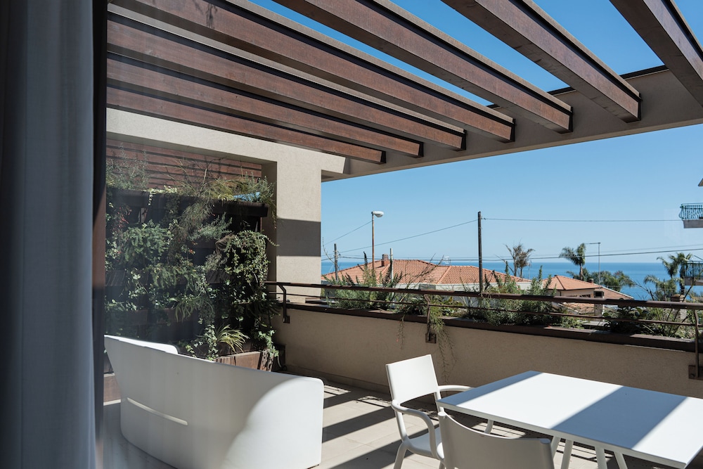 Sicilia's Residence Hotel Art & Spa — Hotel building in Aci Catena, Sicily
