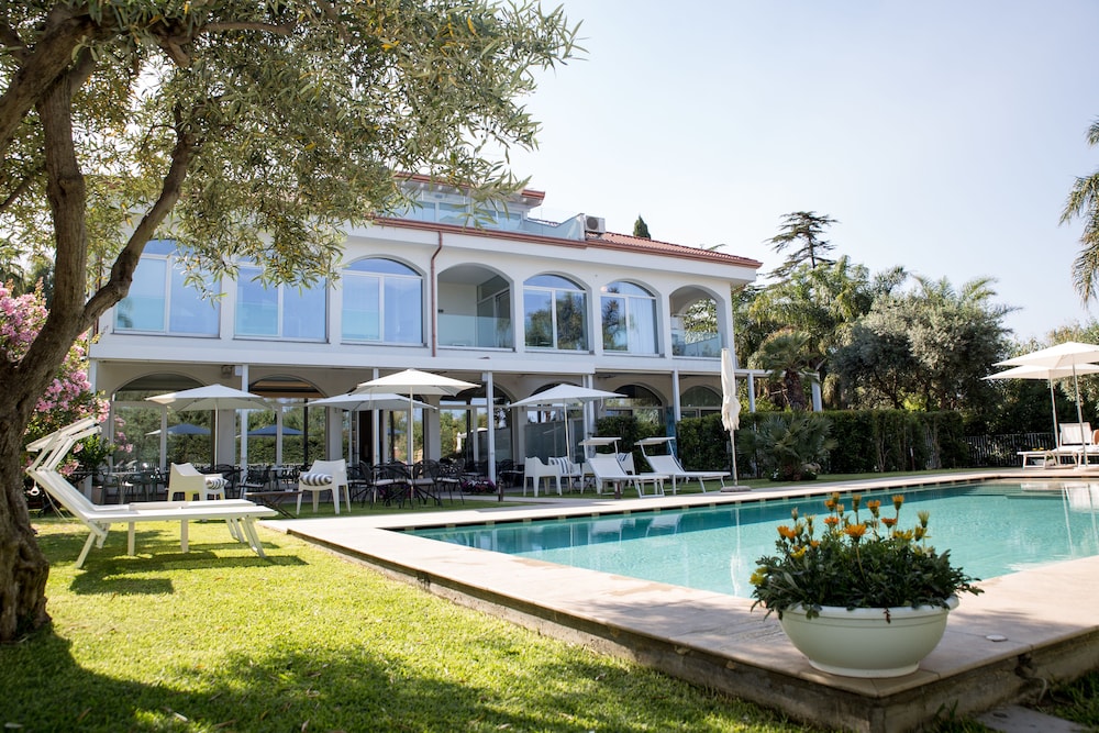 Sicilia's Residence Hotel Art & Spa — Swimming pool in Aci Catena, Sicily