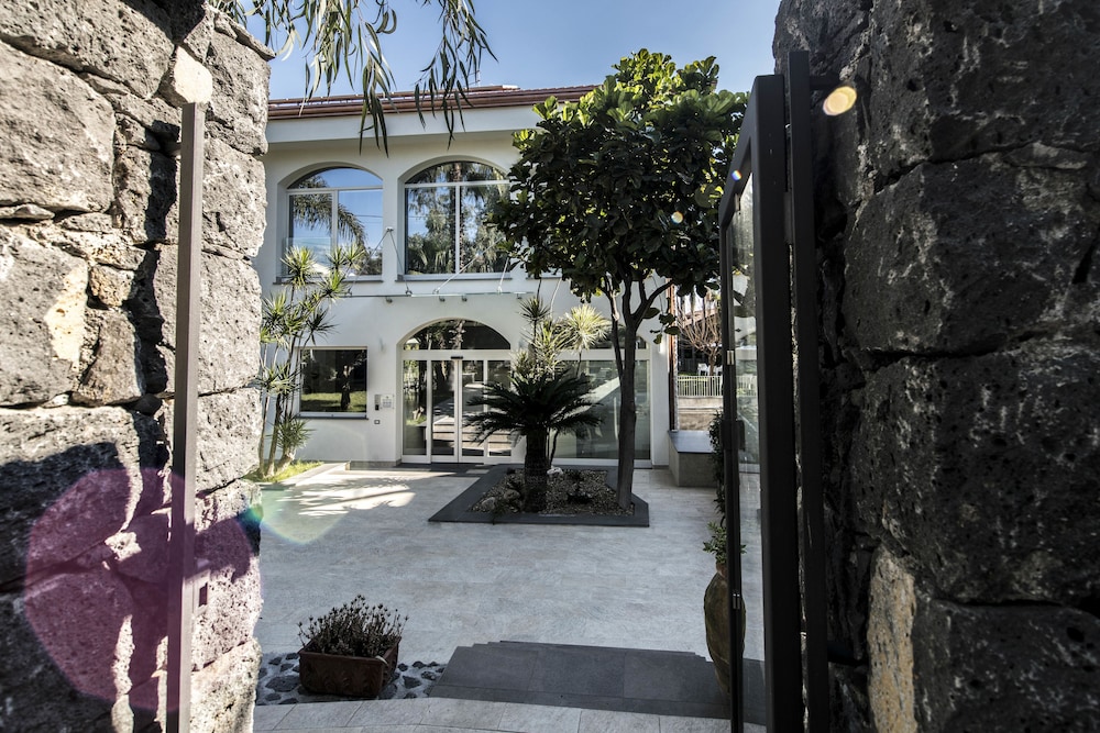 Sicilia's Residence Hotel Art & Spa — Hotel building in Aci Catena, Sicily