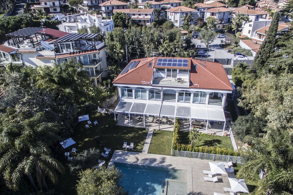 Sicilia's Residence Hotel Art & Spa — Hotel building in Aci Catena, Sicily