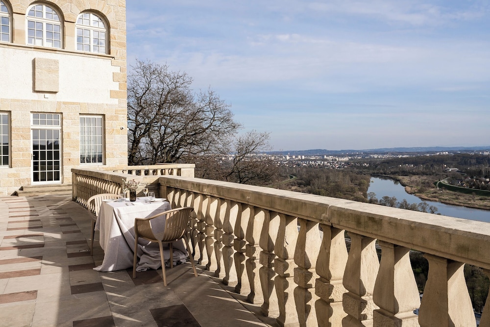 Zinar Castle — Hotel building in Krakow, Lesser Poland