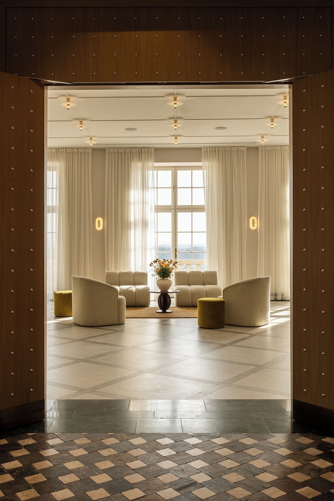 Zinar Castle — Hotel building in Krakow, Lesser Poland