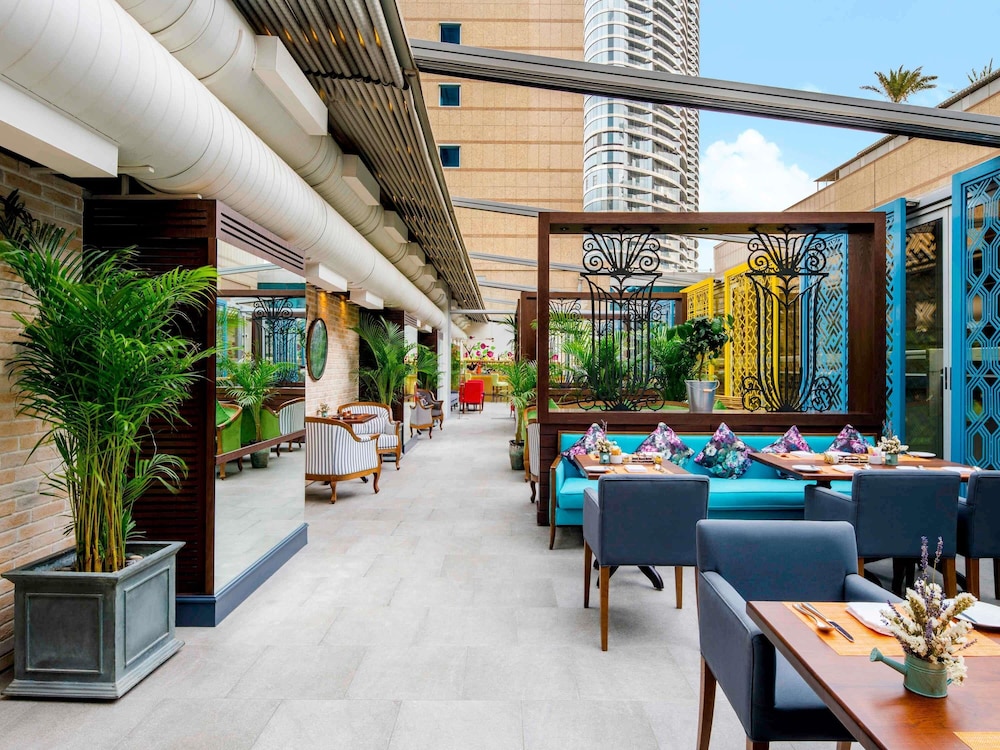 Sofitel Dubai Downtown — Restaurant & bars in Dubai