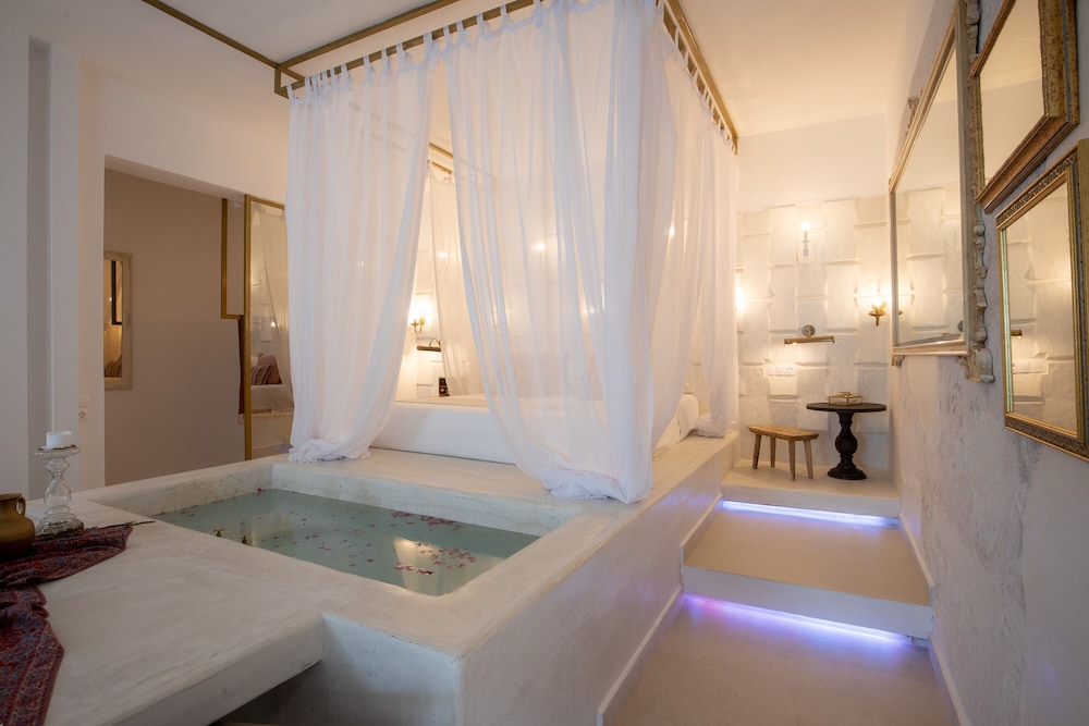 Kouros Exclusive Suites - Adults Only — Hotel rooms in Faliraki, South Aegean