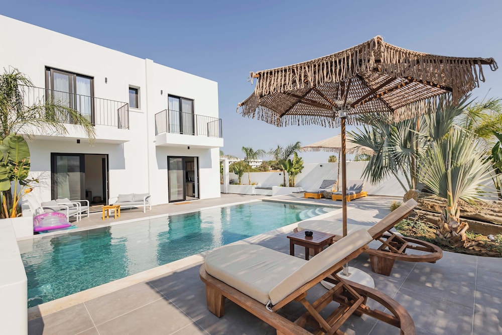 Kouros Exclusive Suites - Adults Only — Swimming pool in Faliraki, South Aegean