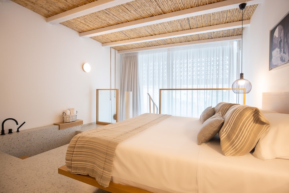 Kouros Exclusive Suites - Adults Only — Hotel rooms in Faliraki, South Aegean