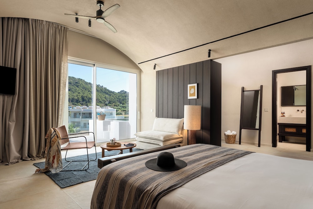 Kouros Exclusive Suites - Adults Only — Hotel rooms in Faliraki, South Aegean