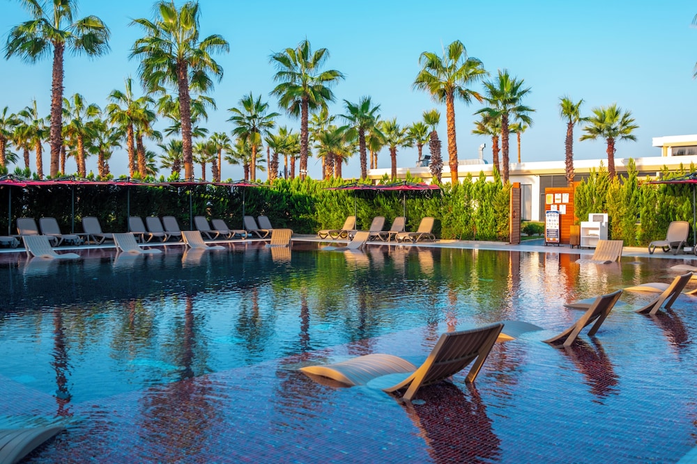 SERENITY QUEEN HOTEL — Swimming pool in Alanya