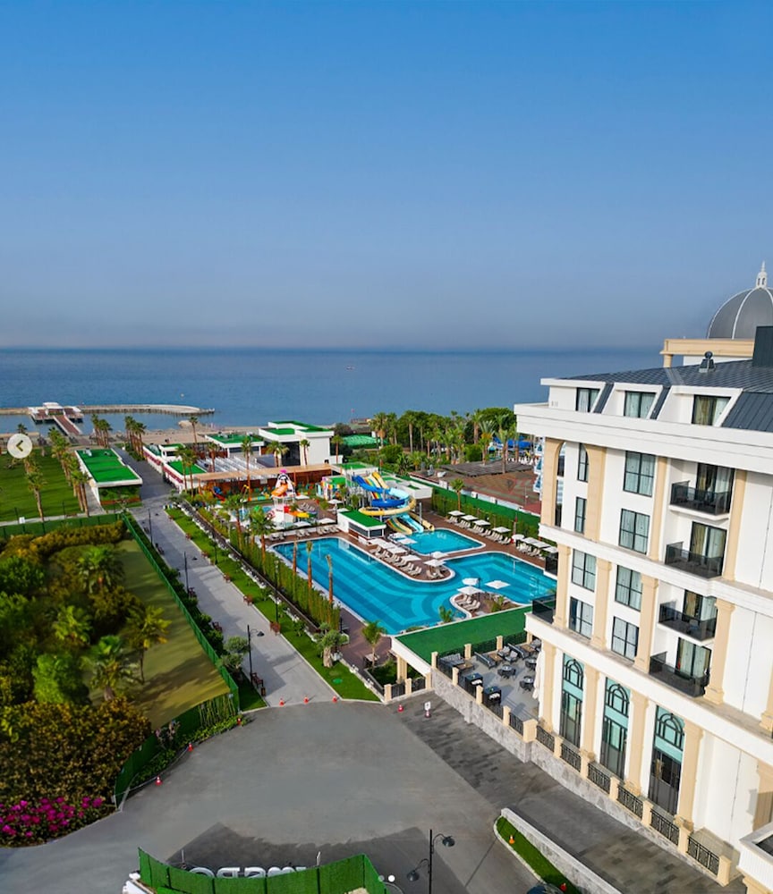 SERENITY QUEEN HOTEL
