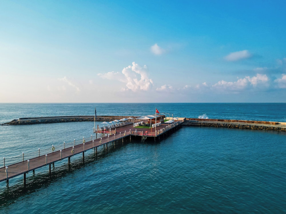 SERENITY QUEEN HOTEL — Beach in Alanya