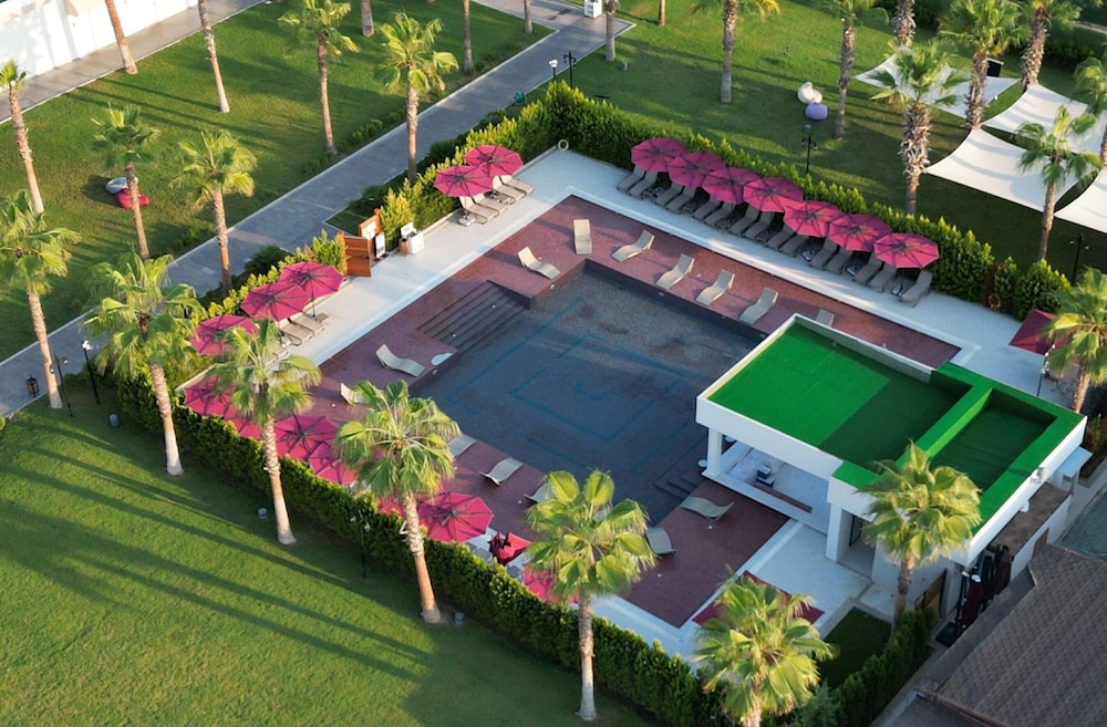 SERENITY QUEEN HOTEL — Swimming pool in Alanya