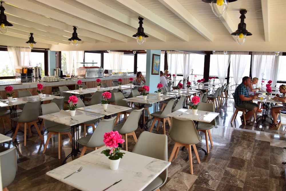 Lido Corfu Sun Hotel — Restaurant & bars in Benitses, Ionian Islands