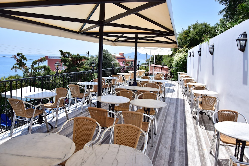 Lido Corfu Sun Hotel — Restaurant & bars in Benitses, Ionian Islands