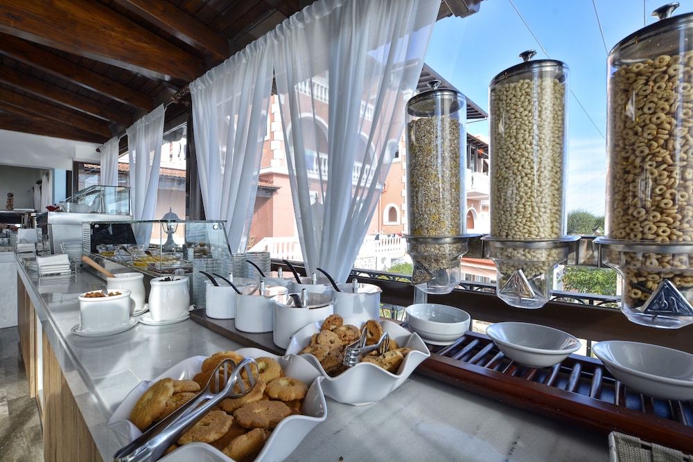 Lido Corfu Sun Hotel — Restaurant & bars in Benitses, Ionian Islands