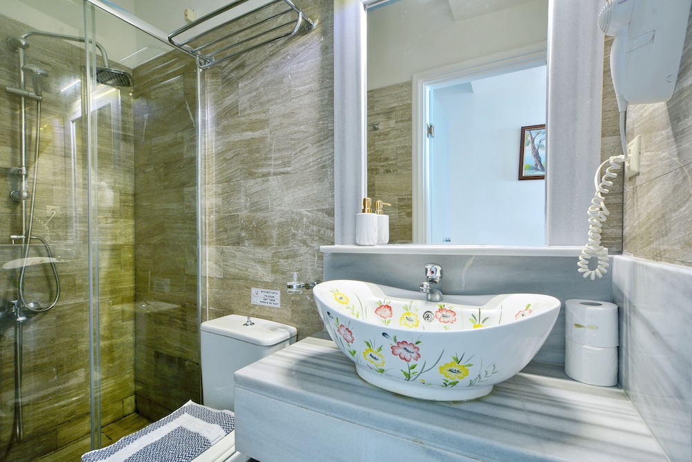 Lido Corfu Sun Hotel — Hotel rooms in Benitses, Ionian Islands