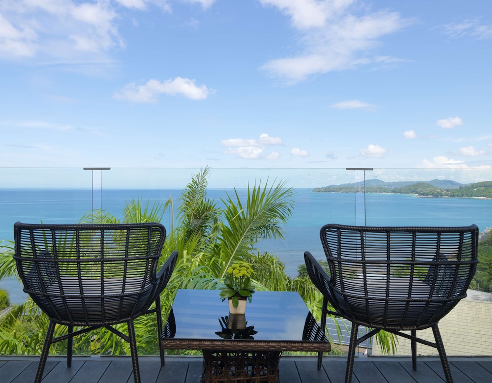 Hyatt Regency Phuket Resort — Restaurant & bars in Kamala, Phuket Province