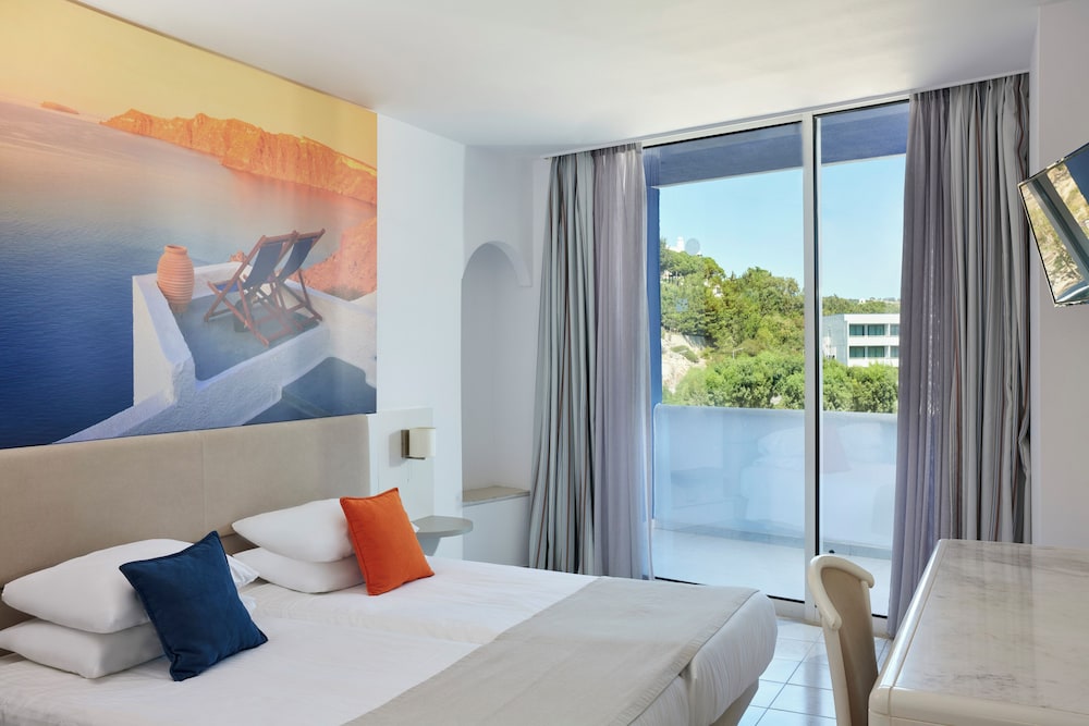 Epsilon Hotel Apartments — Hotel rooms in Faliraki, South Aegean