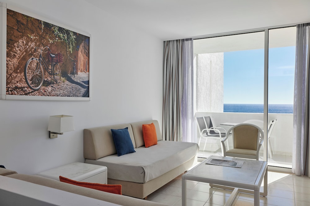 Epsilon Hotel Apartments — Hotel rooms in Faliraki, South Aegean