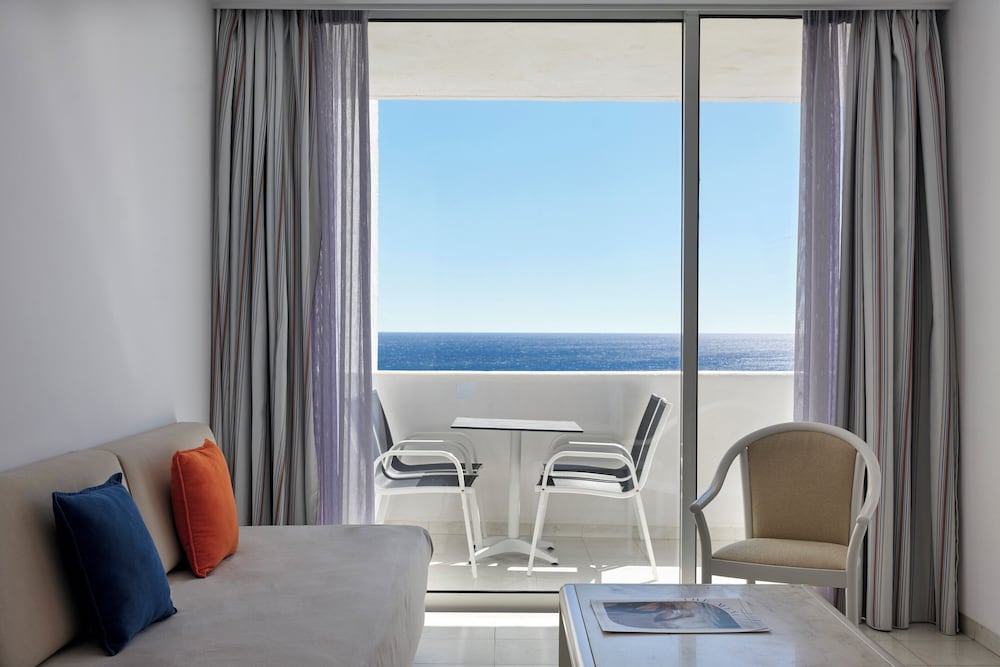 Epsilon Hotel Apartments — Hotel rooms in Faliraki, South Aegean