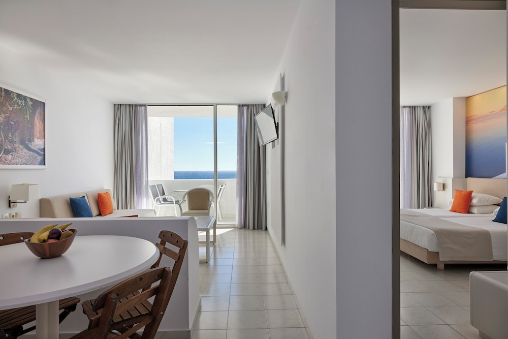 Epsilon Hotel Apartments — Hotel rooms in Faliraki, South Aegean