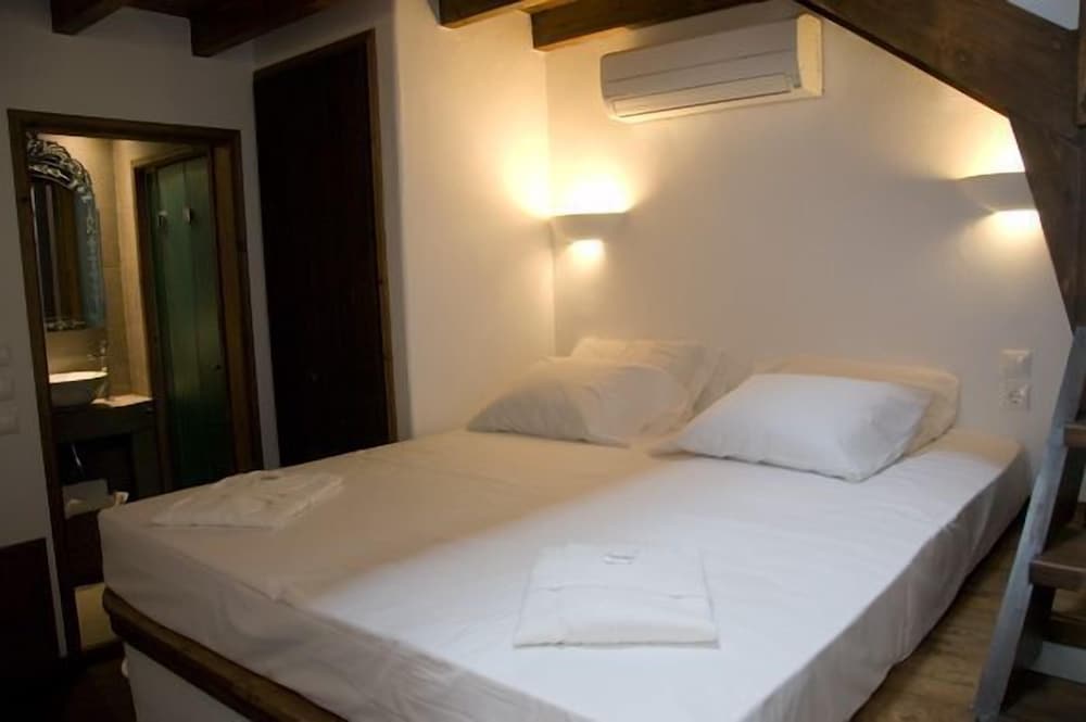 Domus Studios — Hotel rooms in Rhodes Town, South Aegean