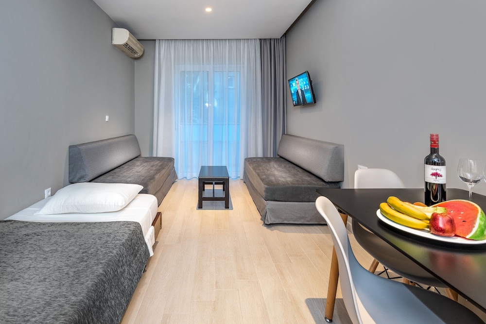 Sunday Hotel — Hotel rooms in Ialyssos, South Aegean