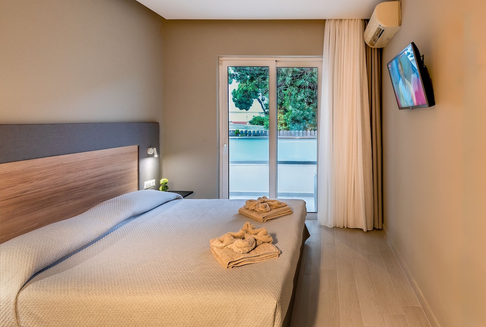 Sunday Hotel — Hotel rooms in Ialyssos, South Aegean
