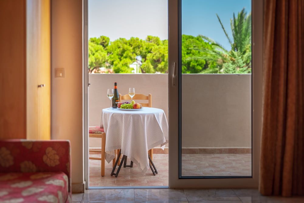 Sunday Hotel — Hotel rooms in Ialyssos, South Aegean