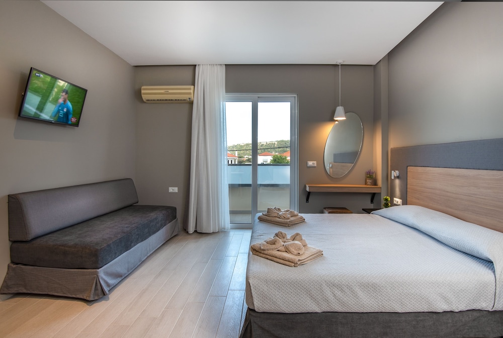 Sunday Hotel — Hotel rooms in Ialyssos, South Aegean