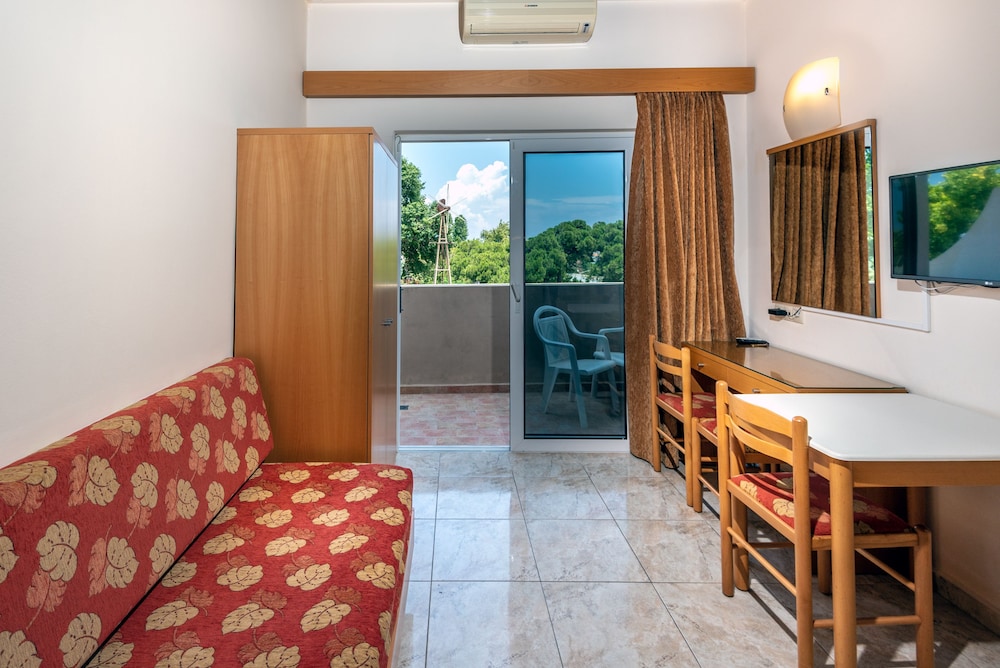 Sunday Hotel — Hotel rooms in Ialyssos, South Aegean