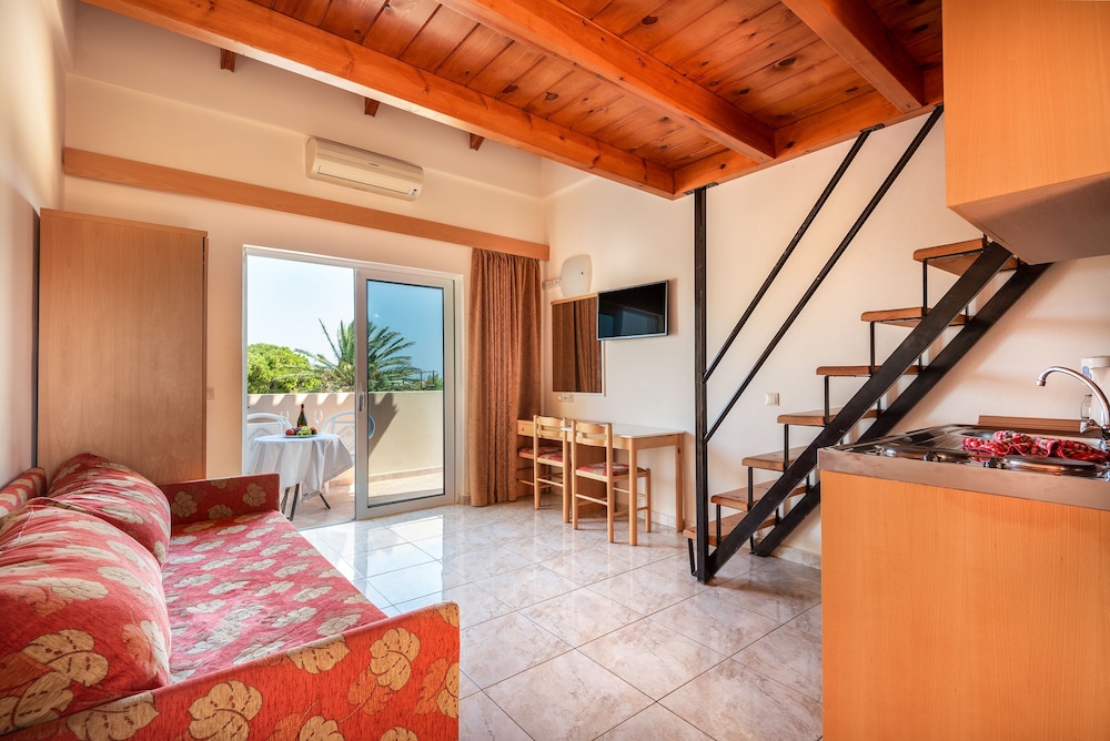 Sunday Hotel — Hotel rooms in Ialyssos, South Aegean