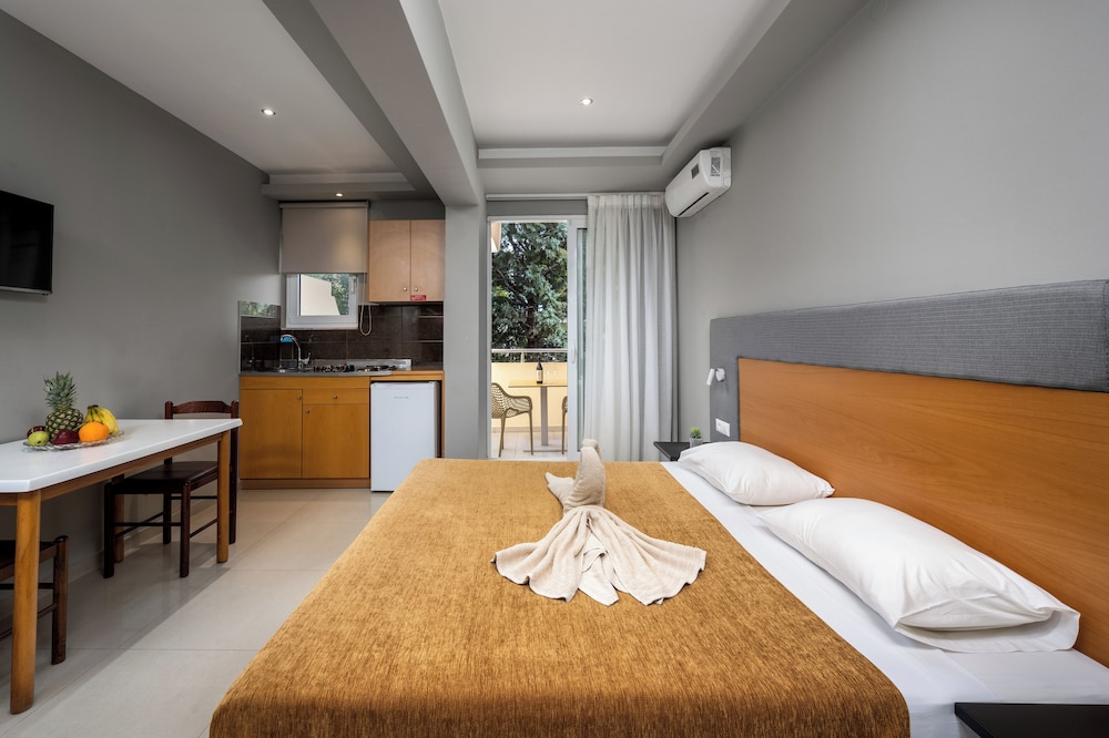 Sunday Hotel — Hotel rooms in Ialyssos, South Aegean