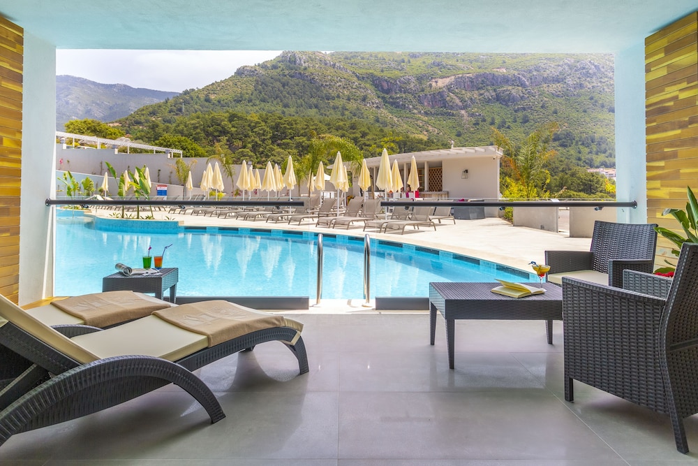 Orka Sunlife Resort hotel and Aquapark — Swimming pool in Fethiye, Mugla