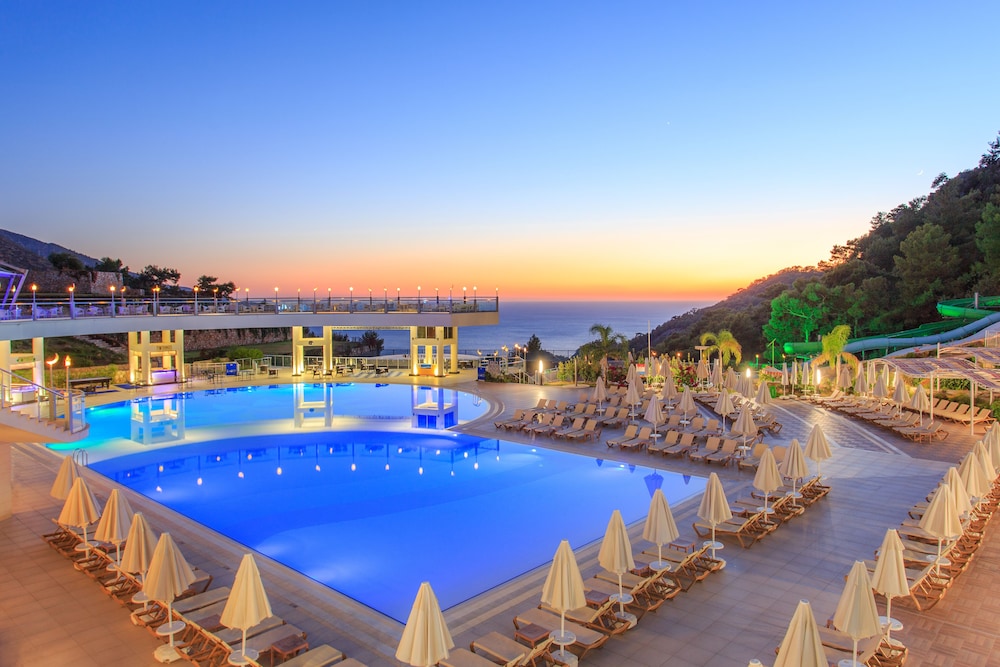 Orka Sunlife Resort hotel and Aquapark — Swimming pool in Fethiye, Mugla