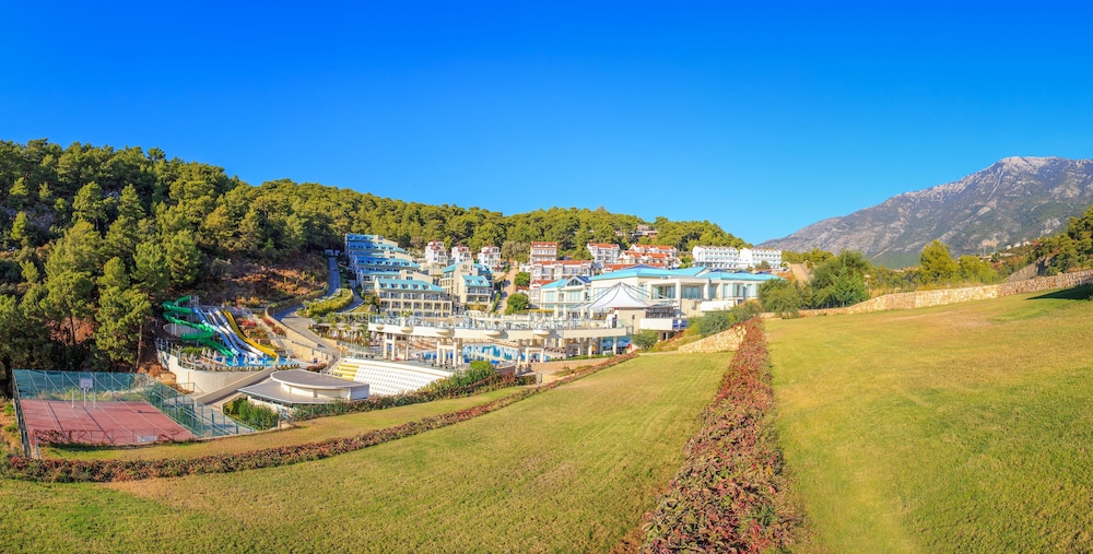 Orka Sunlife Resort hotel and Aquapark — Hotel building in Fethiye, Mugla