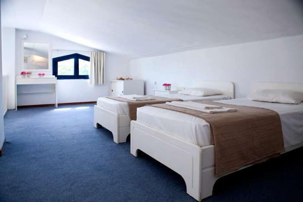 Govino Bay — Hotel rooms in Gouvia, Ionian Islands