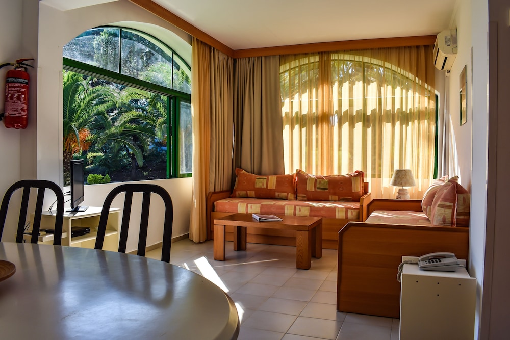 Govino Bay — Hotel rooms in Gouvia, Ionian Islands