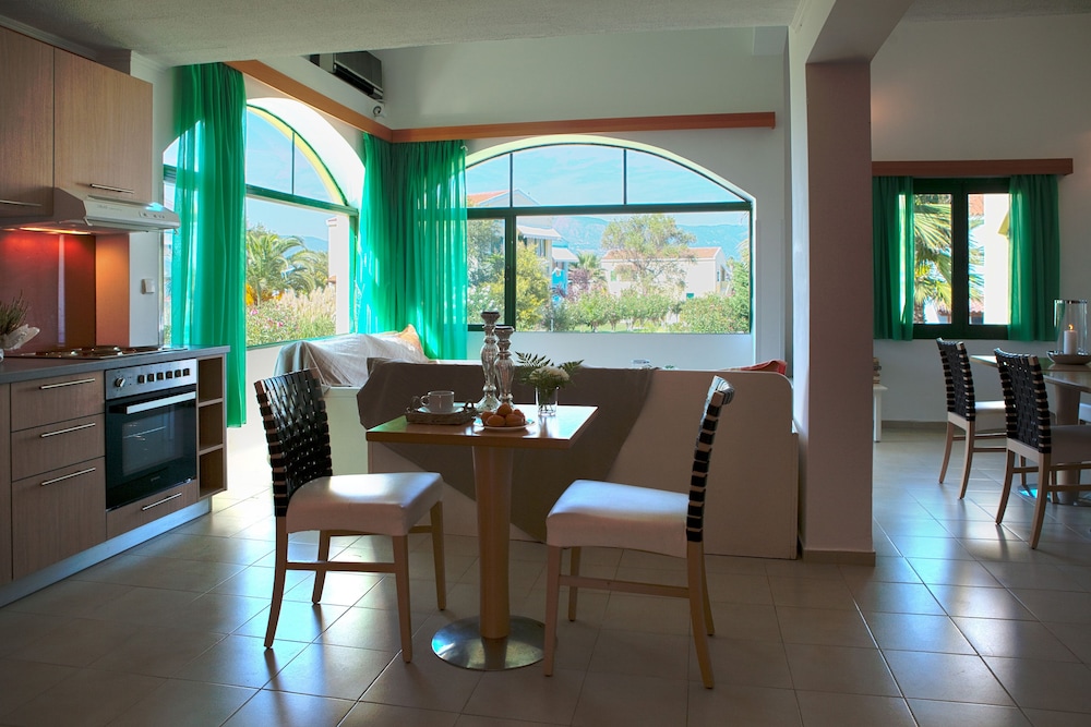 Govino Bay — Hotel rooms in Gouvia, Ionian Islands