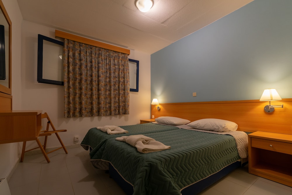 Govino Bay — Hotel rooms in Gouvia, Ionian Islands