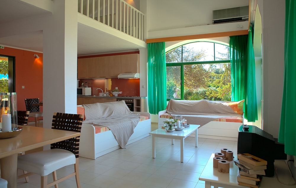 Govino Bay — Hotel rooms in Gouvia, Ionian Islands