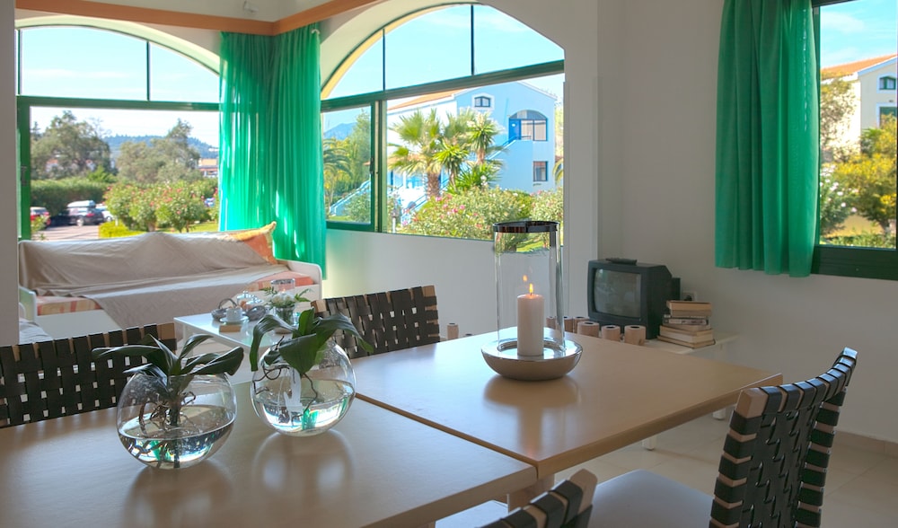 Govino Bay — Hotel rooms in Gouvia, Ionian Islands
