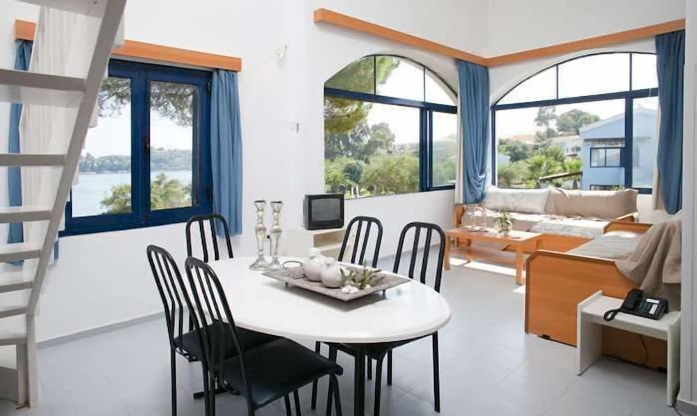 Govino Bay — Hotel rooms in Gouvia, Ionian Islands