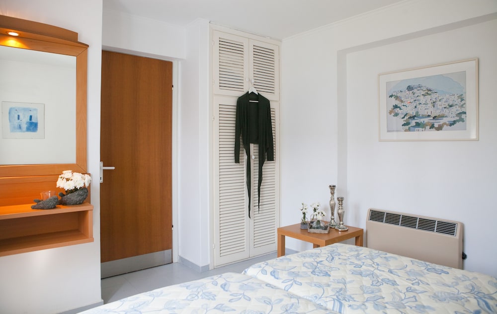 Govino Bay — Hotel rooms in Gouvia, Ionian Islands