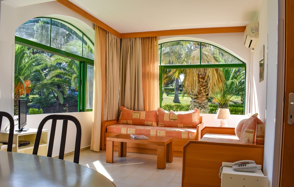 Govino Bay — Hotel rooms in Gouvia, Ionian Islands